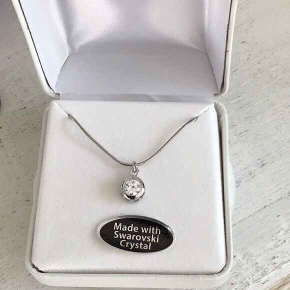 Swarovski Crystal Caged Circle Silver Pendant Necklace - Picture 3 of 6